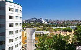 Holiday Inn Potts Point Sydney